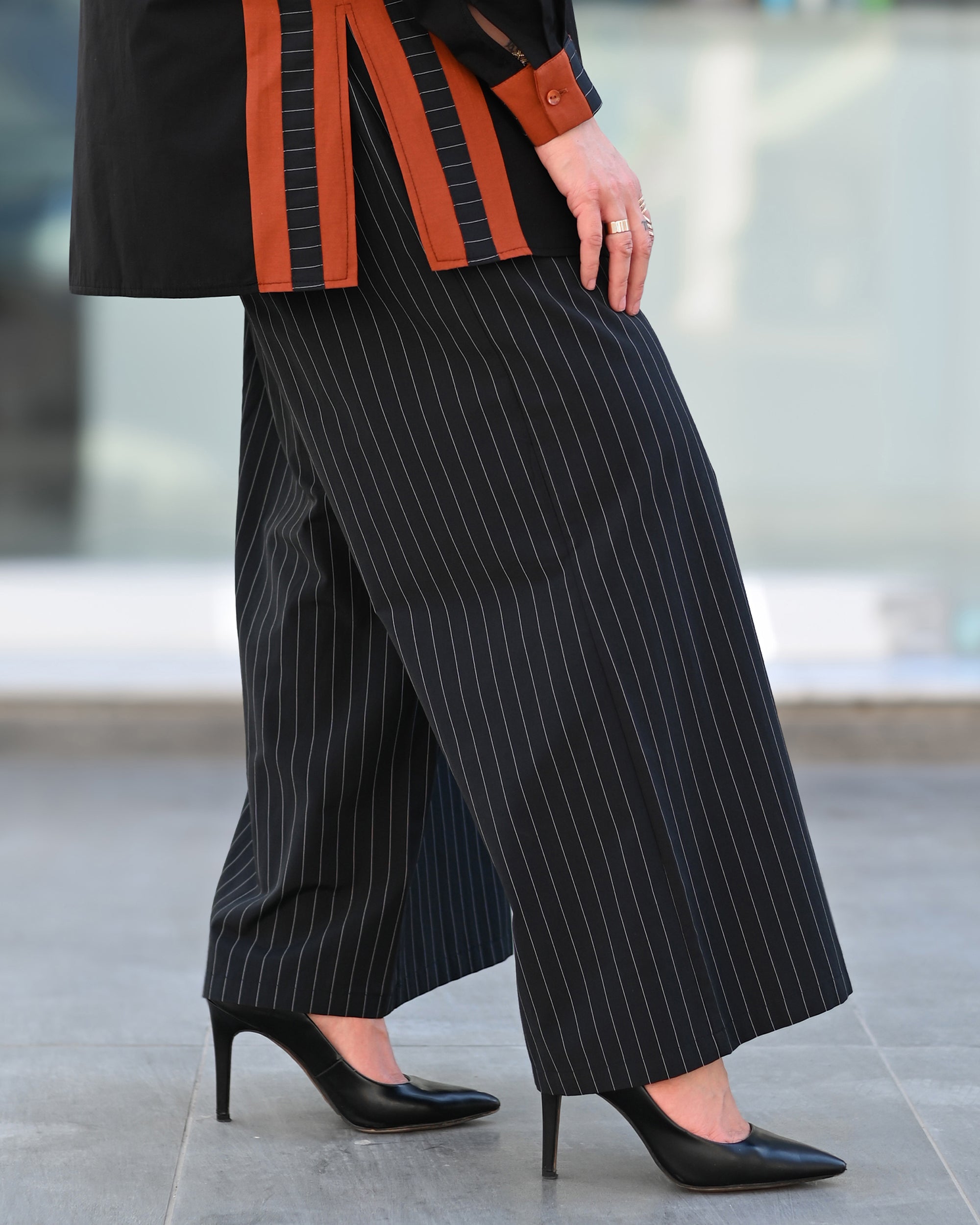 Pinstripe Wide-Leg Poplin Pants – Black