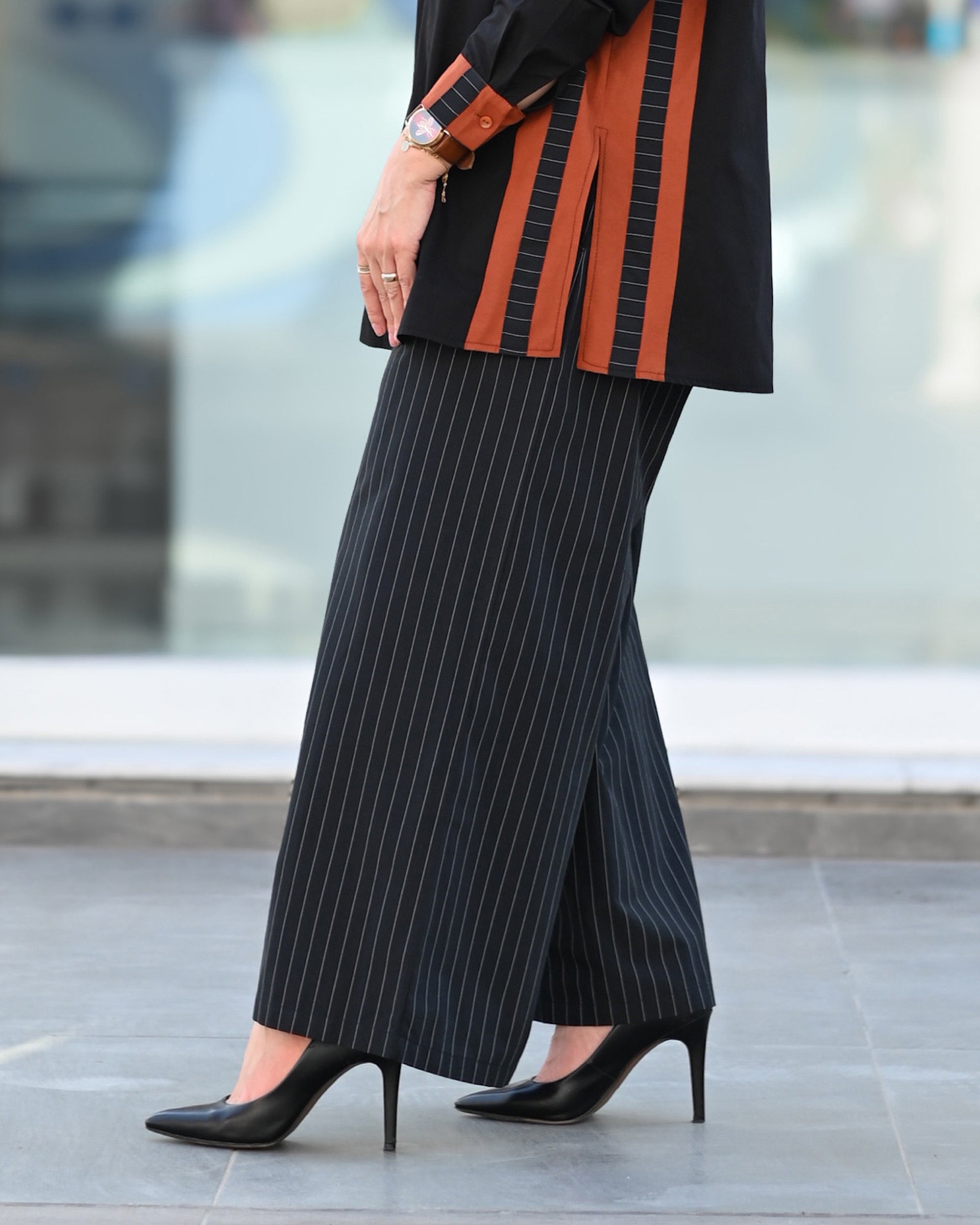 Pinstripe Wide-Leg Poplin Pants – Black