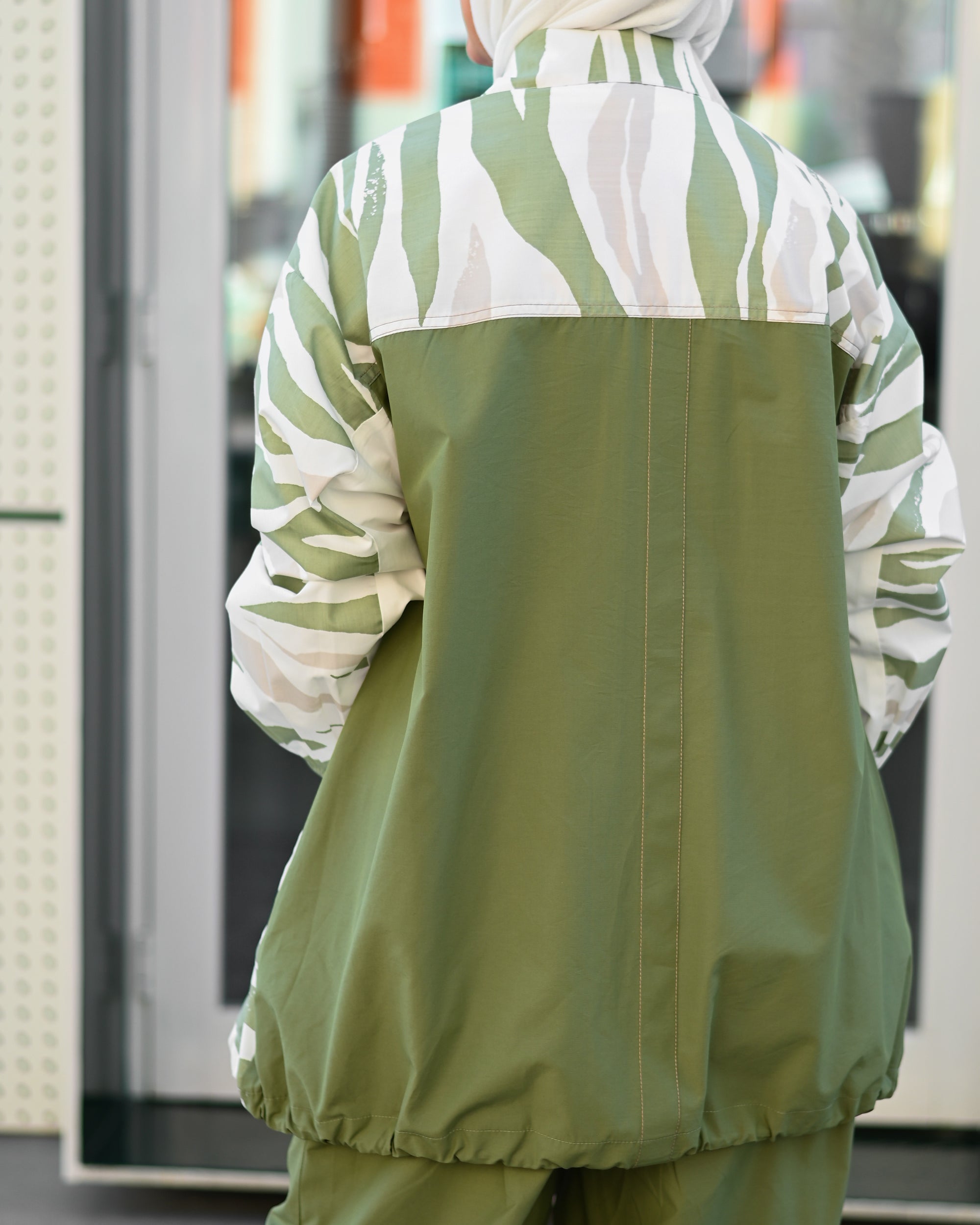 Abstract Zip Poplin Shirt – Mist Green