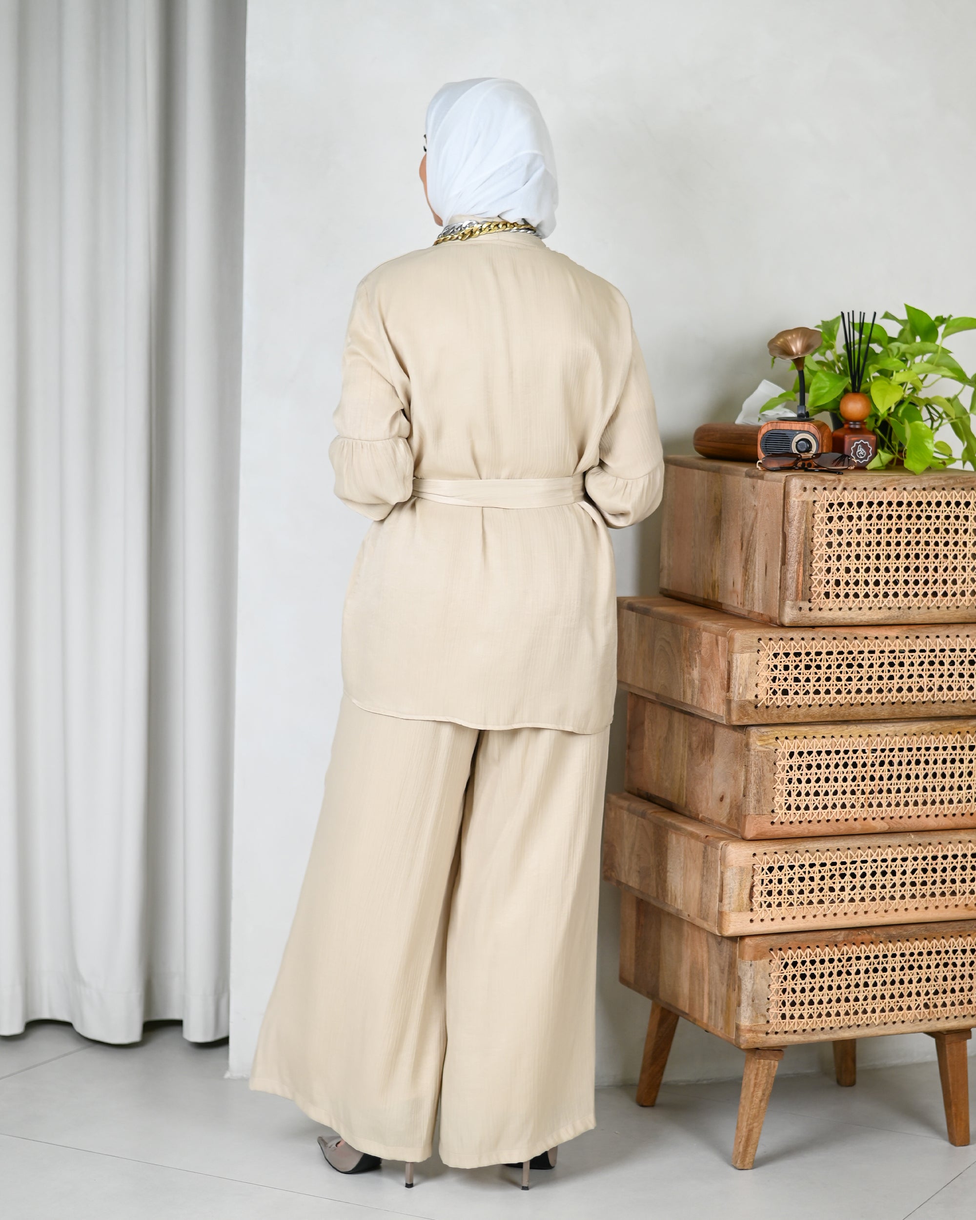 Minimal Silk Tailleur Set – Sand Beige